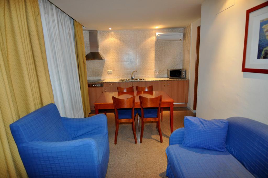 Aparthotel Sole Pobla de Segur Zimmer foto